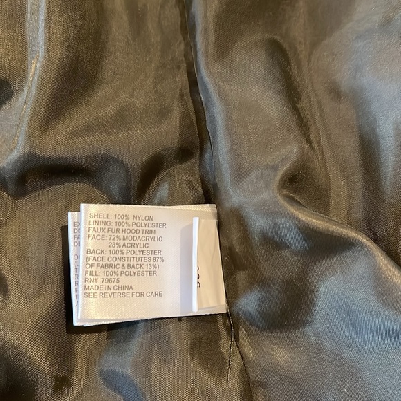 Michael Kors Olive Hooded Puffer Vest size Large - Picture 12 of 13